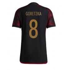 Tyskland Leon Goretzka #8 Bortatröja VM 2022 Korta ärmar